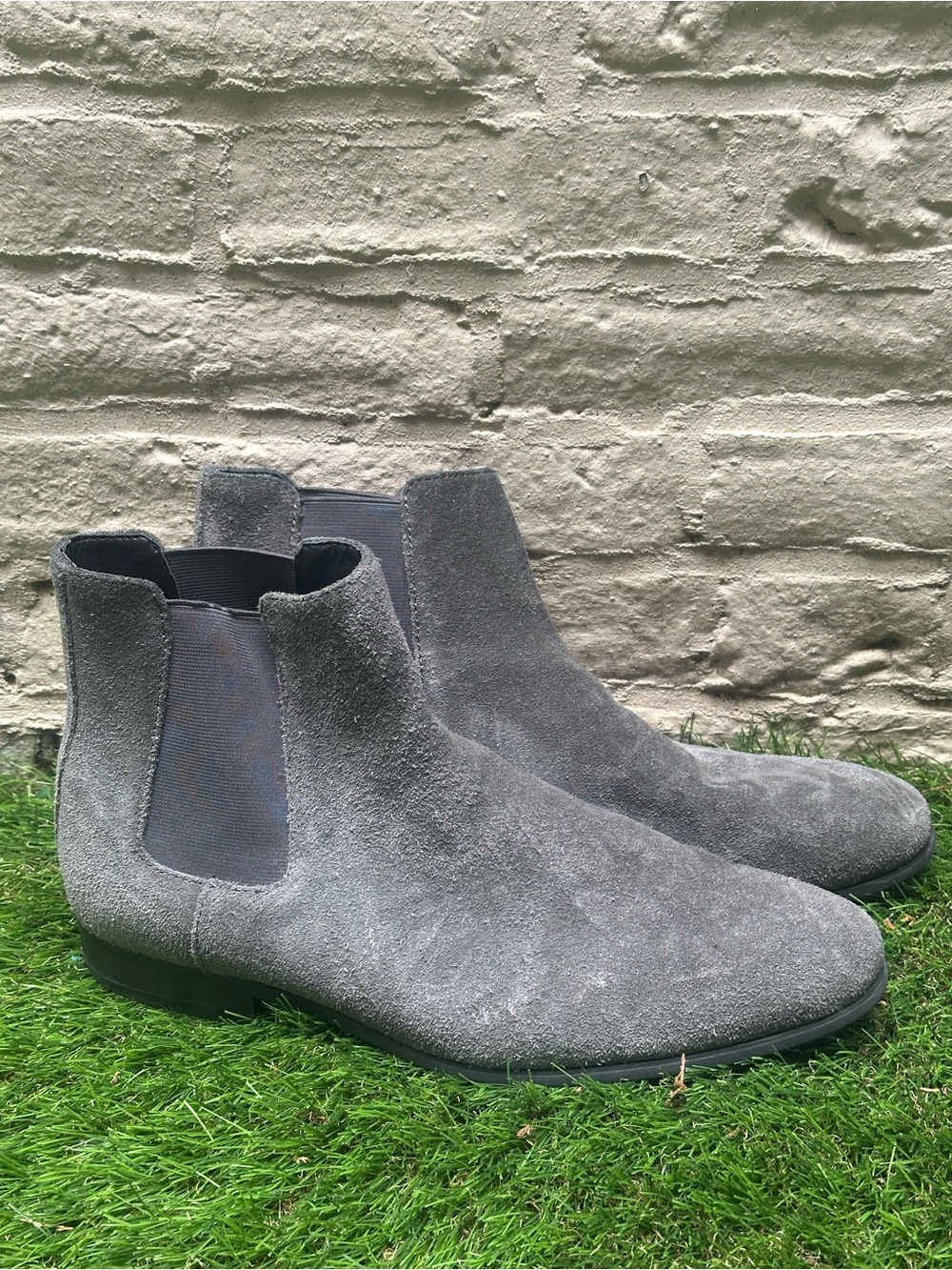 Express Men's Chelsea Gray Suede Pull On Boots